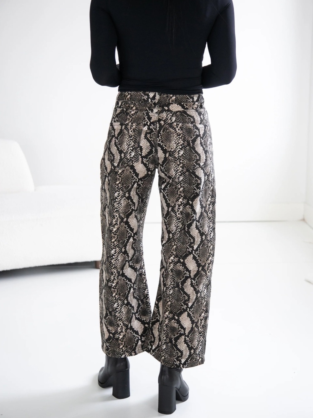 Anniewear Barrel Snake Print Pants Size XL Black Brown High Rise Cropped NEW - Picture 3 of 13